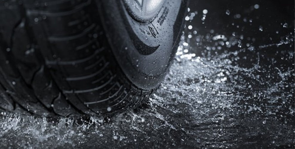 thumbnail_Musim Hujan, Jangan Abaikan Kondisi Ban Mobil